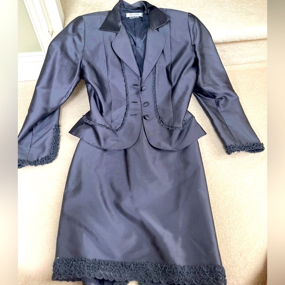 Kay unger silk suit